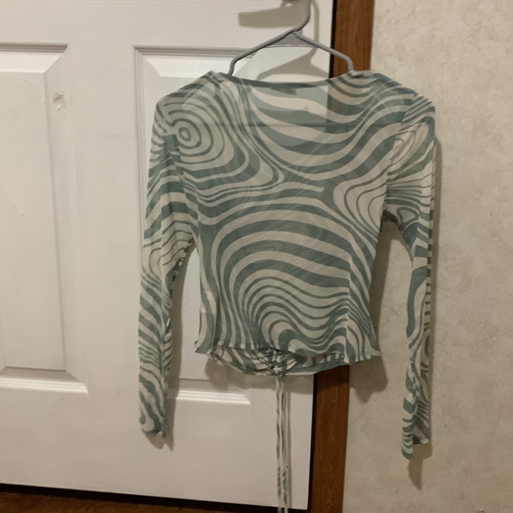Mesh top or undershirt - Picture 2 of 2